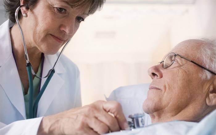 Bătrân cu insuficiență cardiacă
