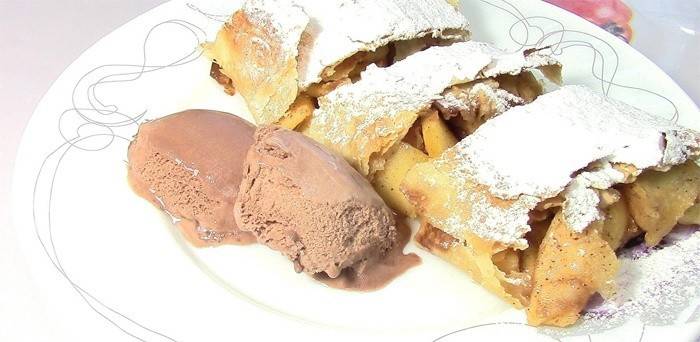 Lavash strudel omenoilla