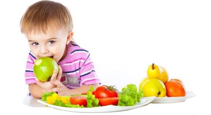 Dieta dziecka w każdym wieku powinna obejmować jabłka