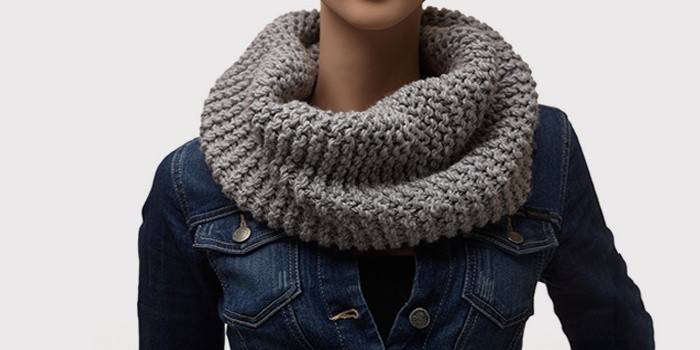 عارضة أزياء وشاح snood