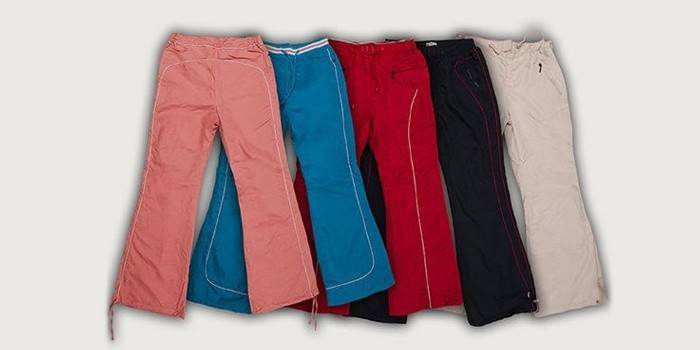 Pantaloni din poliester