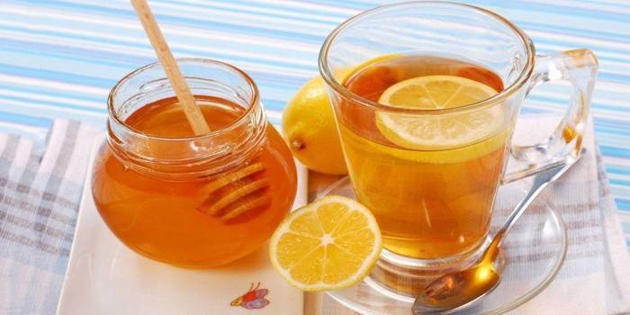 Diyet için bir hafta boyunca ballı ve limonlu su