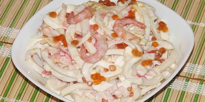 Karides ve Yengeç Çubuğu Diyet Salatası