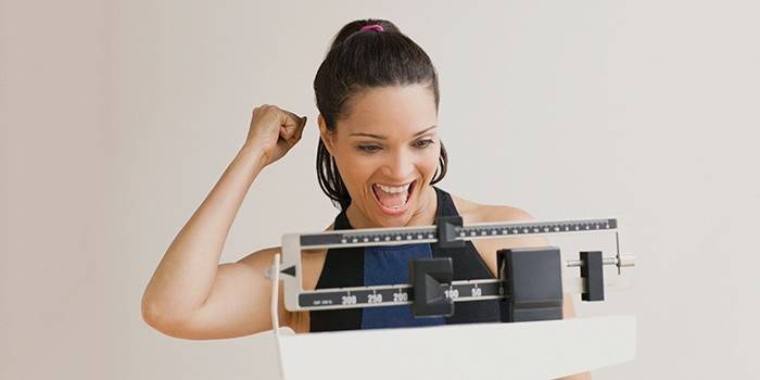 Das Mädchen verlor 10 kg auf Diät für 10 Tage