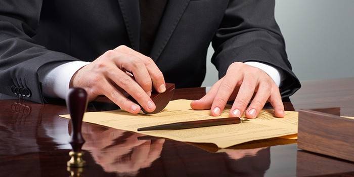 Retten fatter et vedtak om konkurs for et individ