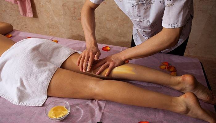 Anti-Cellulite-Massage mit Teebaumöl
