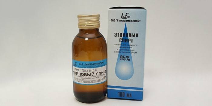 Alcoolul, care face parte din antisepticul mâinii