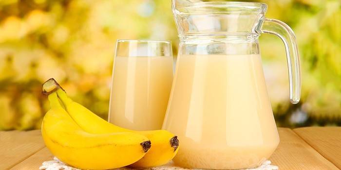 Smoothie dinh dưỡng và chuối