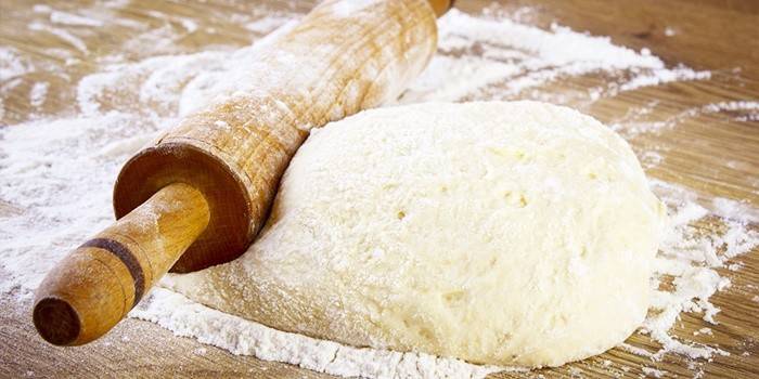 Rouleau à pâtisserie et pâte
