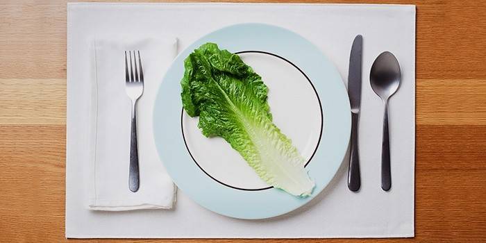 Bir tabakta salata