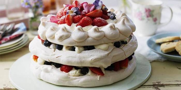 Meringue tortas