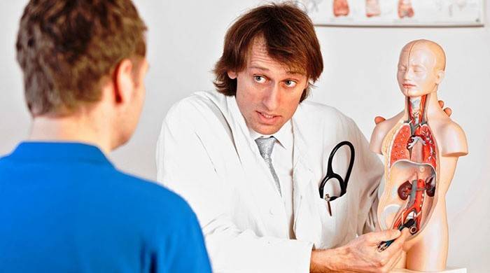 konsekvenser assosiert med patologien til hodet