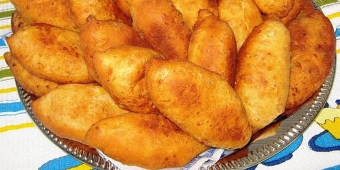 Gebratene Torten mit Zwiebeln