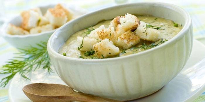 Diätetische Erbsensuppe mit Blumenkohl