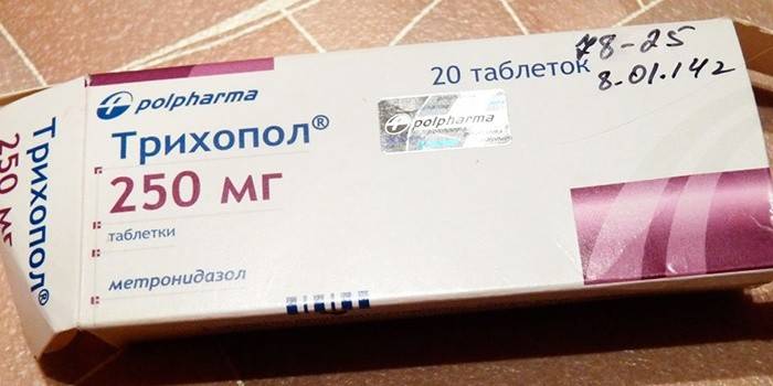 Trichopolum để làm cho người nói chuyện mụn trứng cá