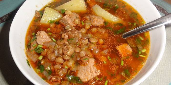 Linsen- und Rindfleischsuppe