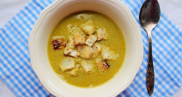 Erbsensuppe mit Croutons