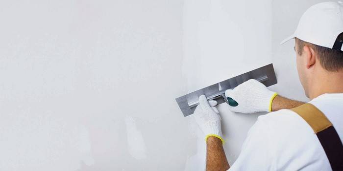 Vorbereiten einer Wand zur Reparatur