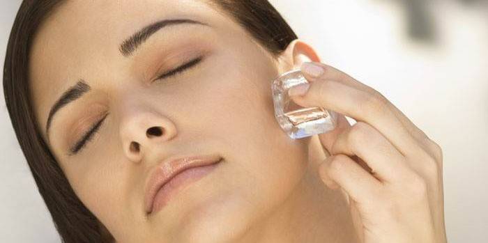L'utilisation de la glace pour la rosacée