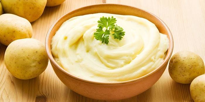 Patate schiacciate che possono essere mangiate dopo la rimozione della cistifellea