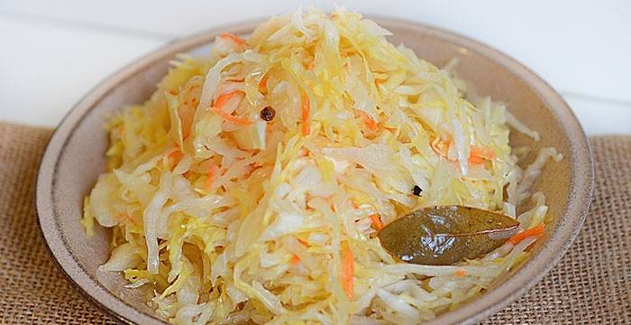 Marinuoti kopūstų patiekalai sūryme