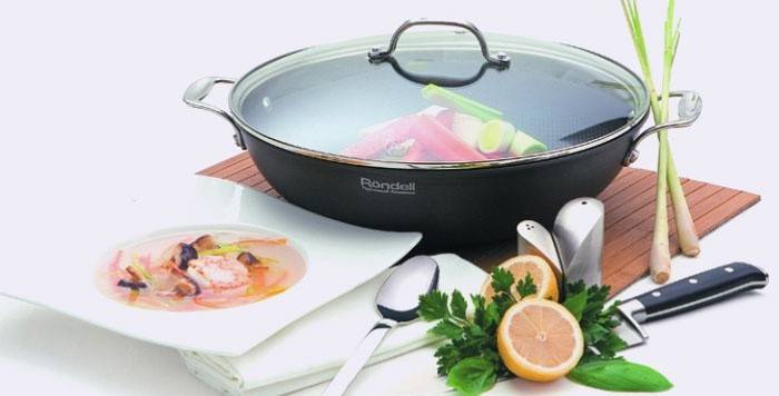 Matlaging sunn mat i en wok