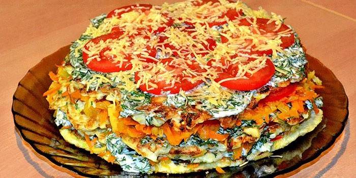 Mit Tomaten und Käse servieren