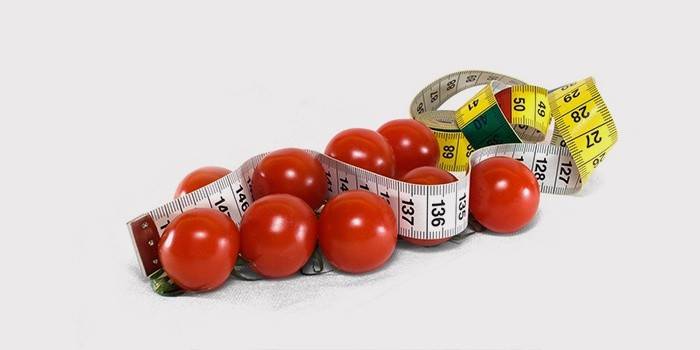 Pomodori e metro a nastro
