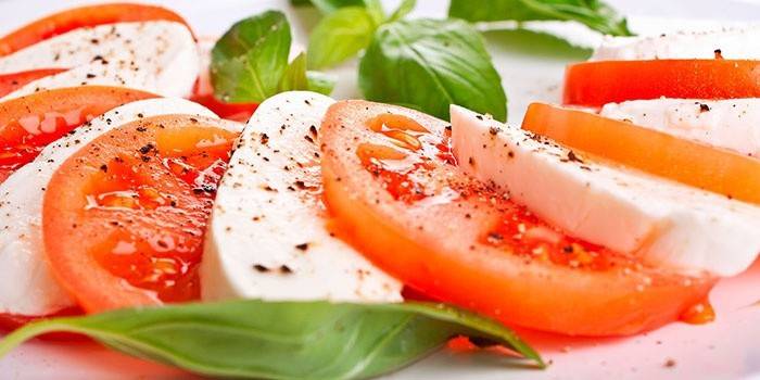 Kansallinen italialainen ruokia Caprese