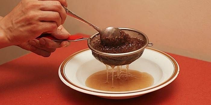 Infuso di semi di lino per purificare l'intestino
