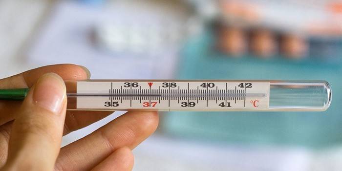 Pirmasis ŽIV simptomas vyrams yra žemo laipsnio karščiavimas