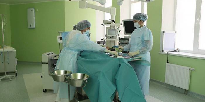 Endoskopisk abdominoplastik i maven