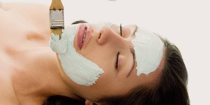 Mặt nạ với aspirin chống mụn đầu đen và mụn đầu đen