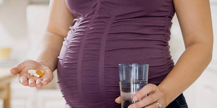Bà bầu sẽ uống vitamin