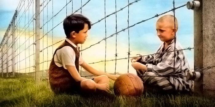 Тужни филм - Дечак у пругастој пиџами