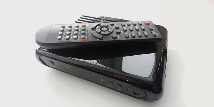 DVB-C-vastaanotin kaukosäätimellä