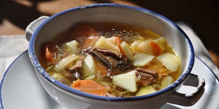 Sopa de cogumelos com batatas