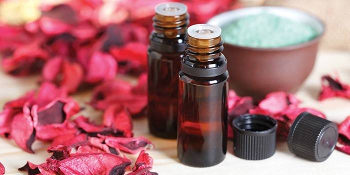 Olio essenziale di rosa
