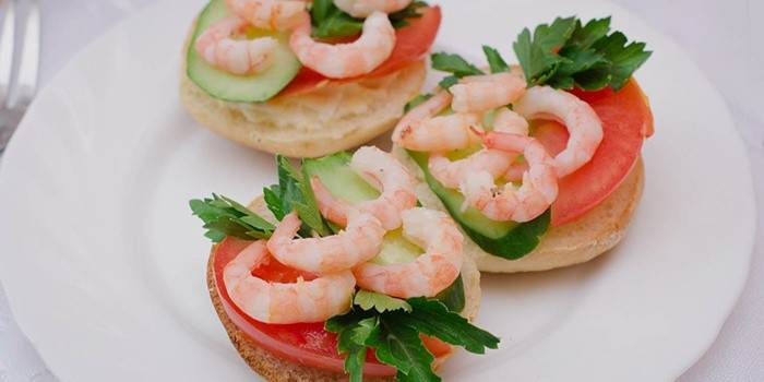 Ăn vặt làm từ tôm