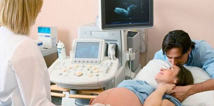 A las mujeres embarazadas se les receta ultrasonido