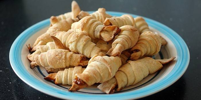 Bánh mì tròn với mứt cát