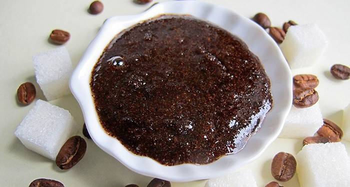 Café molido para teñir el cabello oscuro