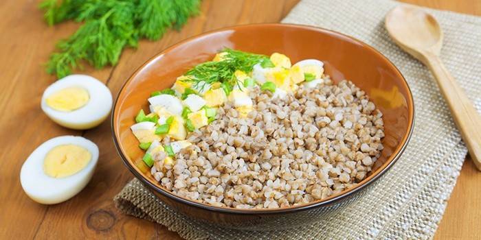 Gachas de trigo sarraceno en una dieta