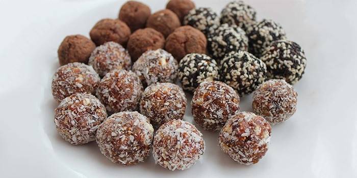 Kurutulmuş meyvelerden diyet tatlıları