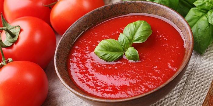 Passata di pomodoro e pomodori dimagranti