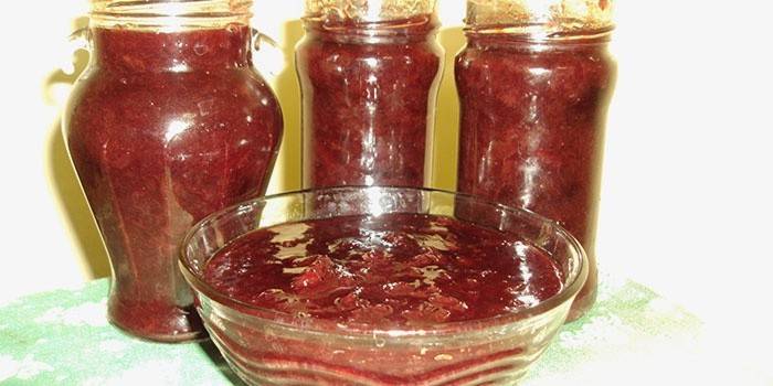 Cosecha de manzanas y ciruelas