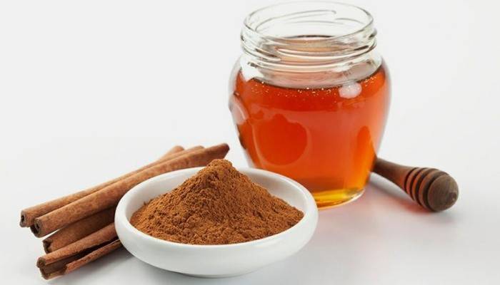 Miel y canela para hacer pintura en casa.