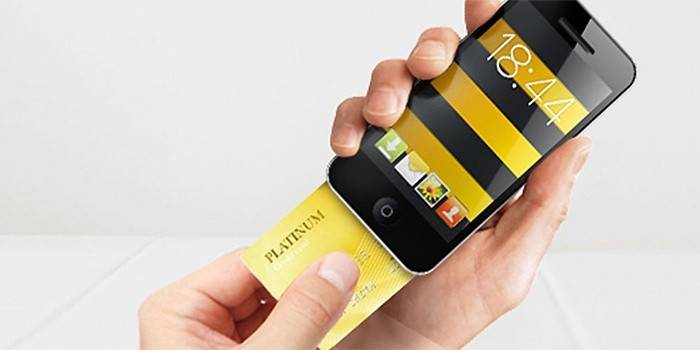 Cartão Platinum e smartphone