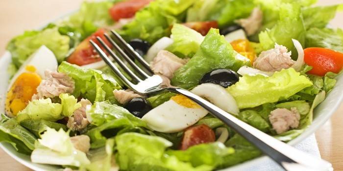 Ton balıklı salata