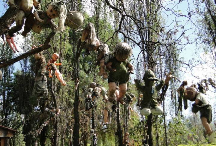 Island of abandoned dolls